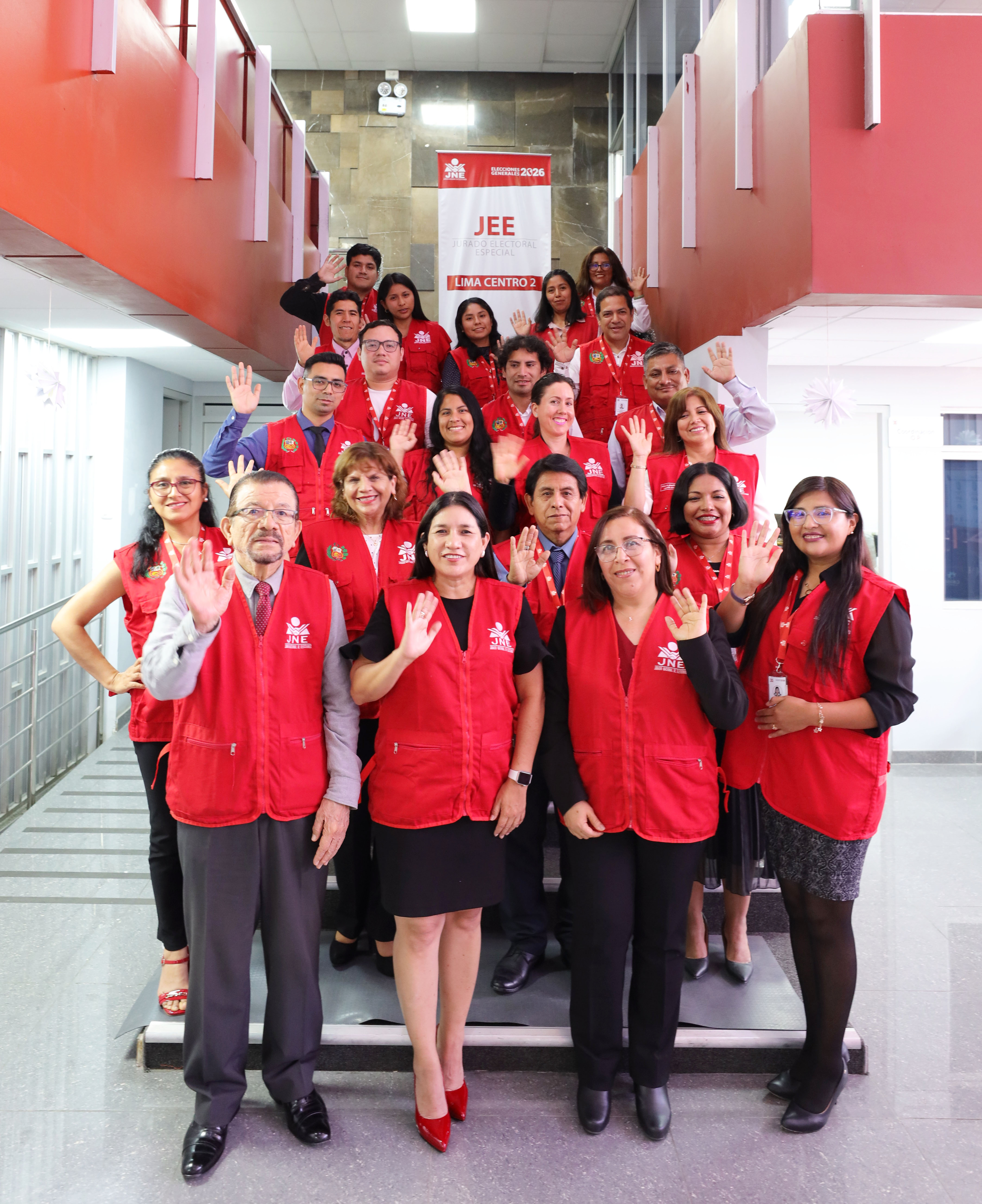 FOTO PROTOCOLAR JNE 2 (1).jpg